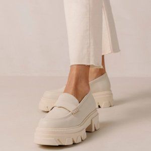 Alohas Trailblazer Loafer in Ivory, size 38